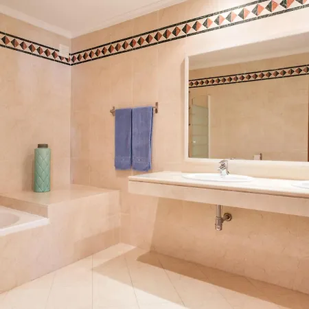 Holiday V2 Garrao 650m From The Beach By Interhome *